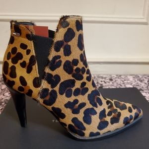 Booties - leopard print